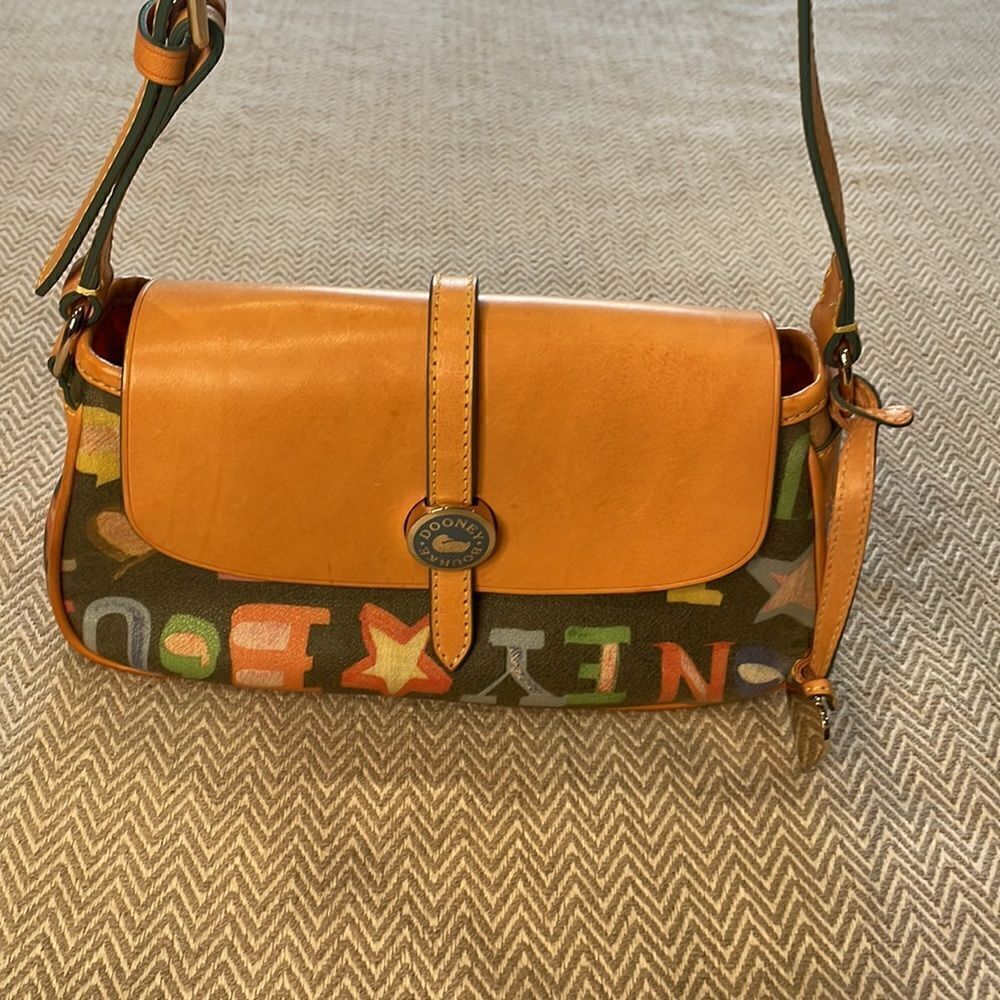 Dooney & Bourke Small Shoulder Bag East/West Flap Authentic - Picture 3 of 12